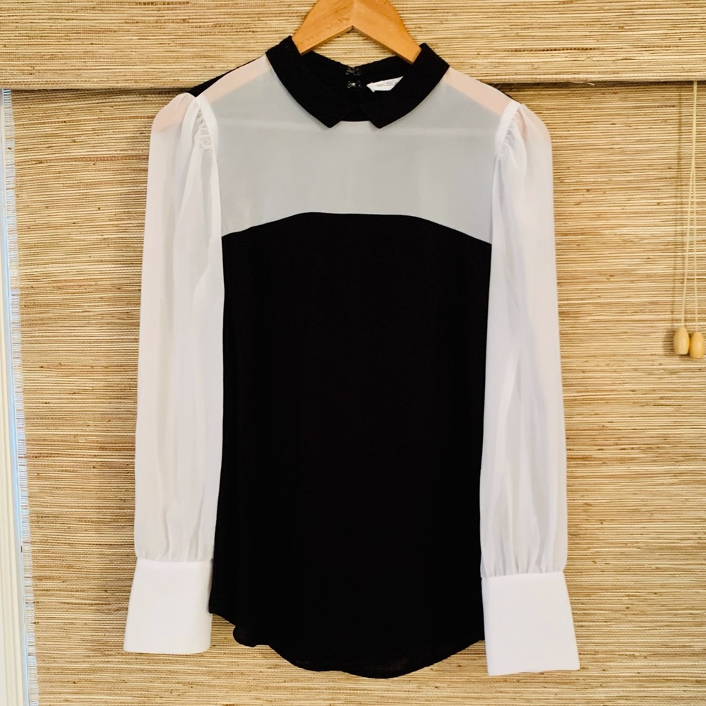 3/$30 bundle 🎉 BCBG B+W Blouse w Peter Pan Collar
